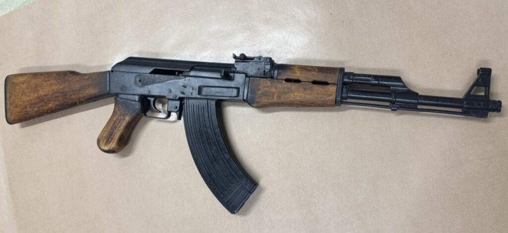 Συντονισμένη Επιχείρηση της ΥΚΑΝ – Εντοπισμός και Κατάσχεση Ναρκωτικών και Πυροβόλων Όπλων – Συνελήφθησαν Εννέα Πρόσωπα